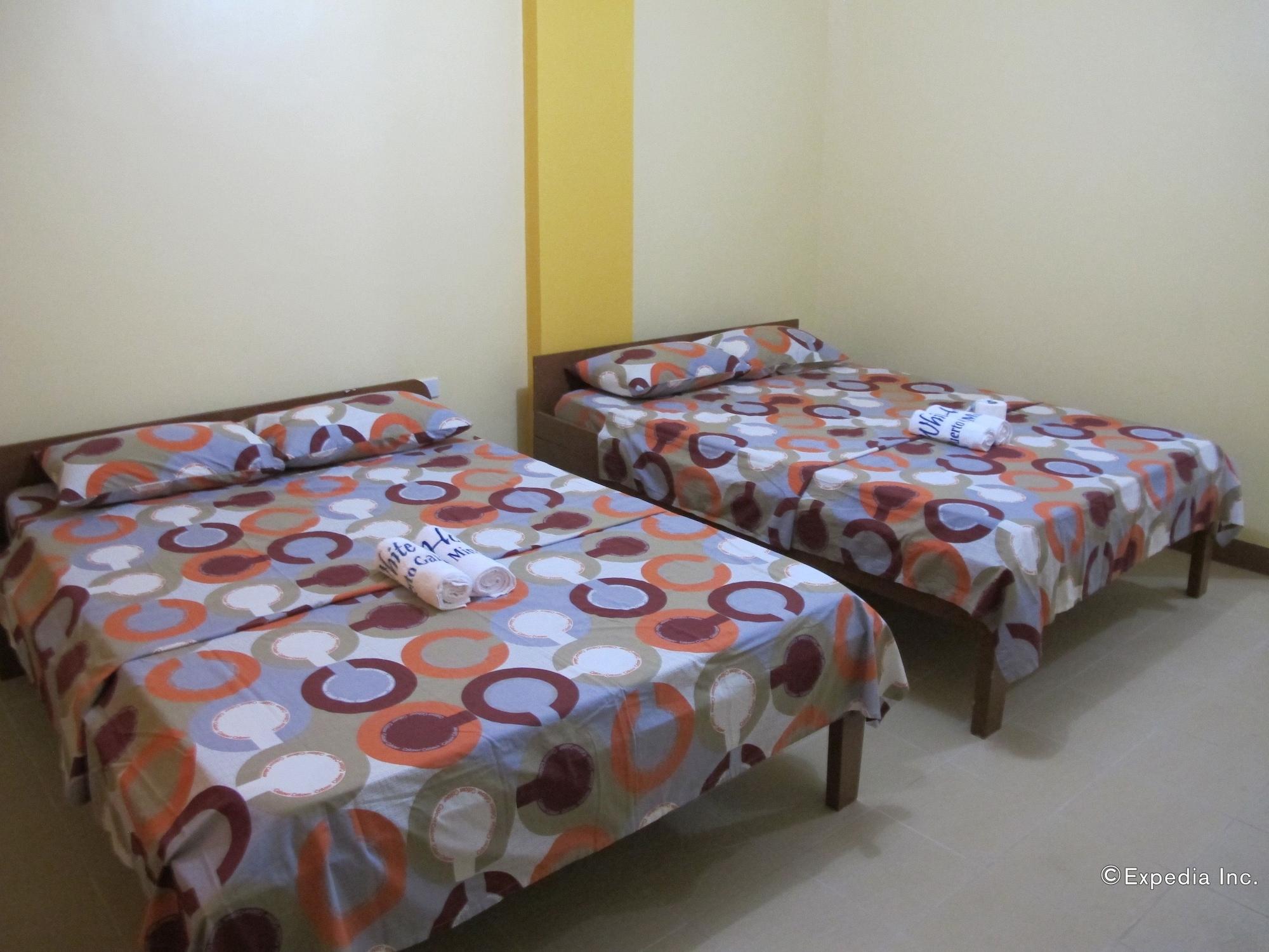 White Beach Hotel Puerto Galera Powered By Cocotel מראה חיצוני תמונה