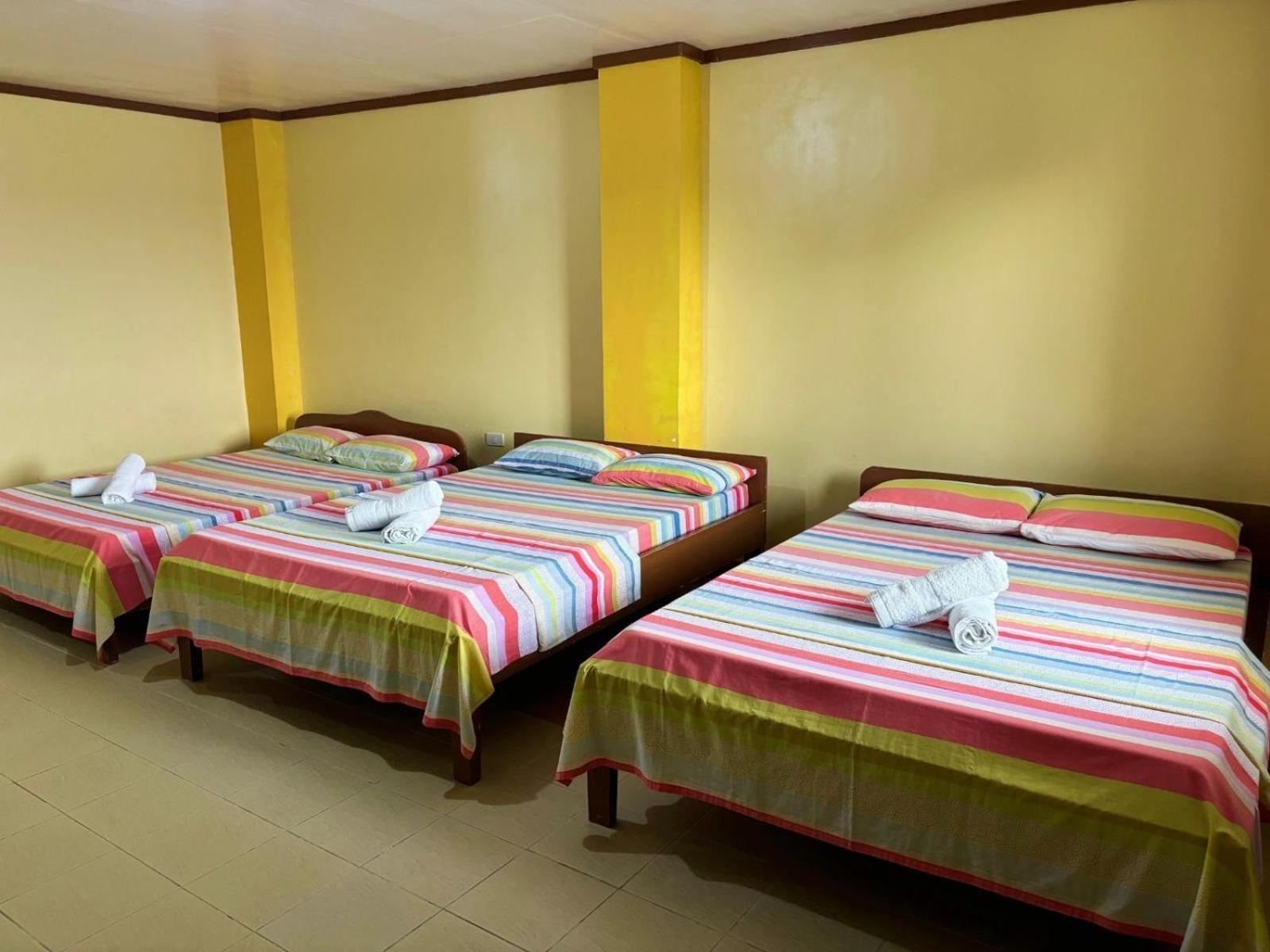 White Beach Hotel Puerto Galera Powered By Cocotel מראה חיצוני תמונה