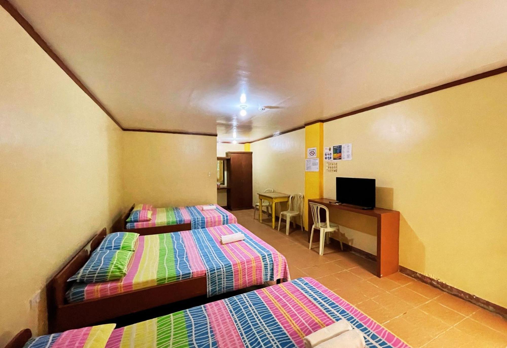 White Beach Hotel Puerto Galera Powered By Cocotel מראה חיצוני תמונה