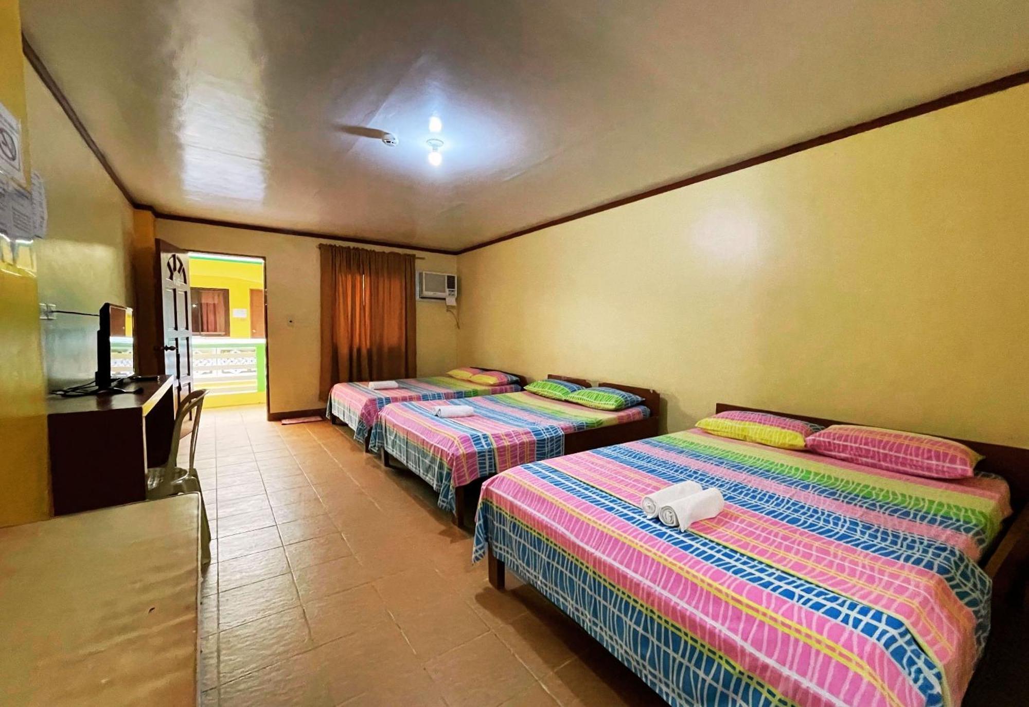 White Beach Hotel Puerto Galera Powered By Cocotel מראה חיצוני תמונה