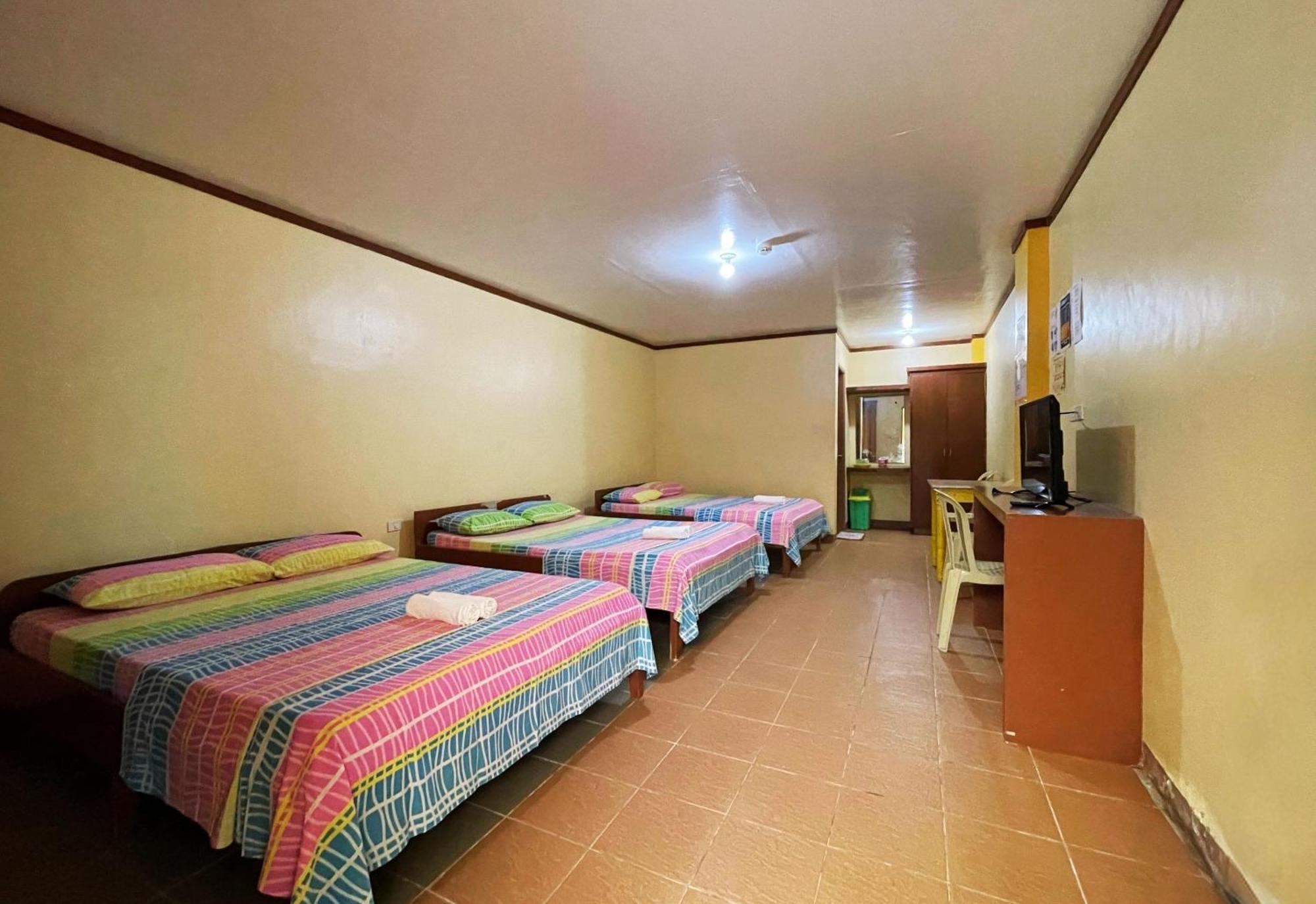 White Beach Hotel Puerto Galera Powered By Cocotel מראה חיצוני תמונה