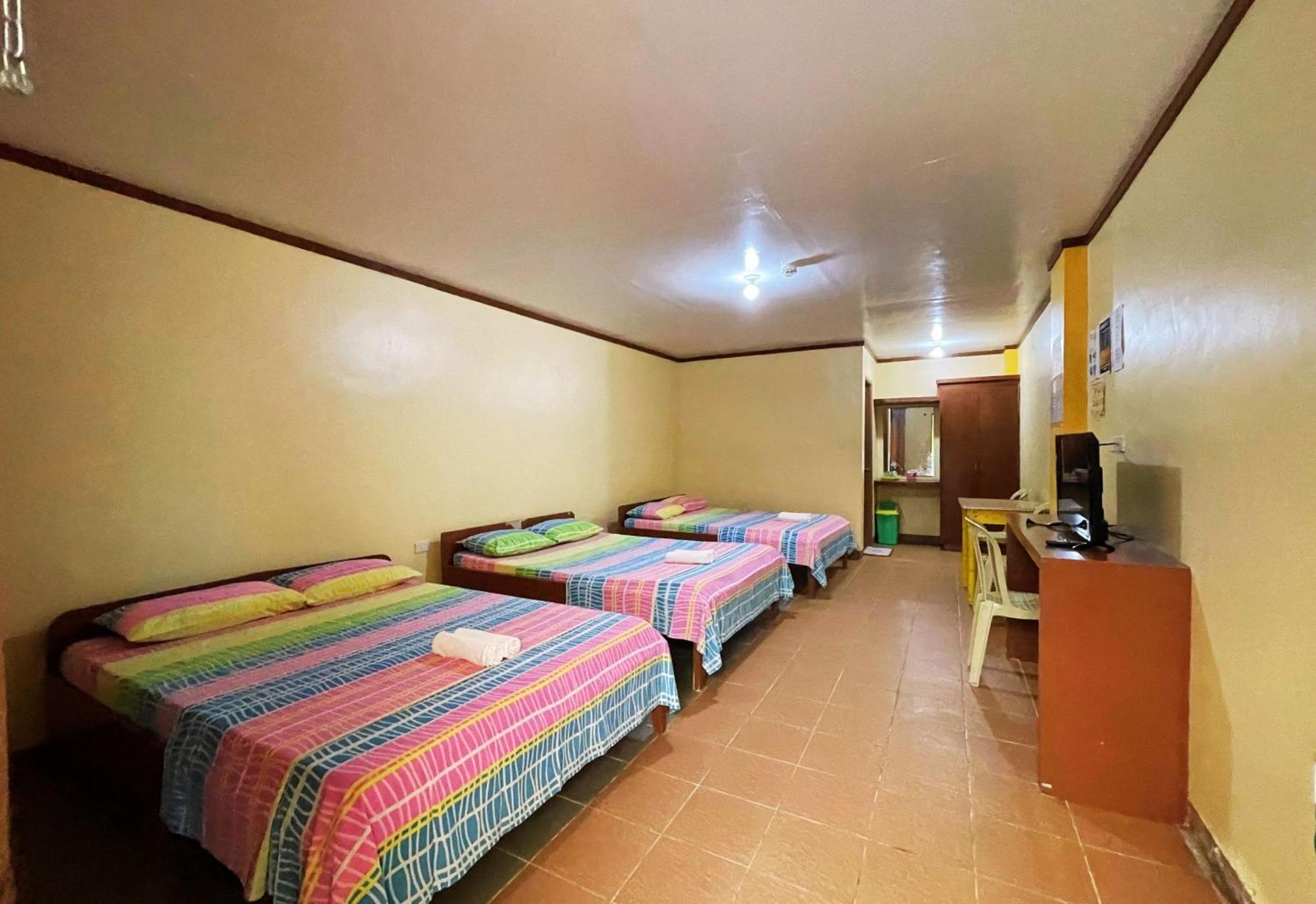 White Beach Hotel Puerto Galera Powered By Cocotel מראה חיצוני תמונה