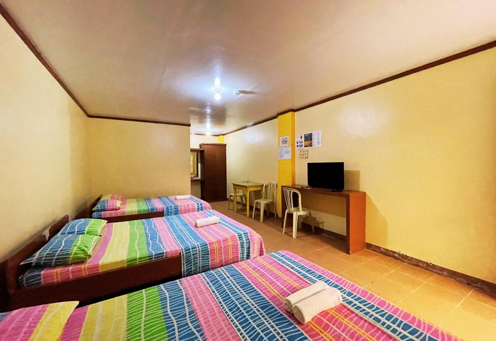 White Beach Hotel Puerto Galera Powered By Cocotel מראה חיצוני תמונה