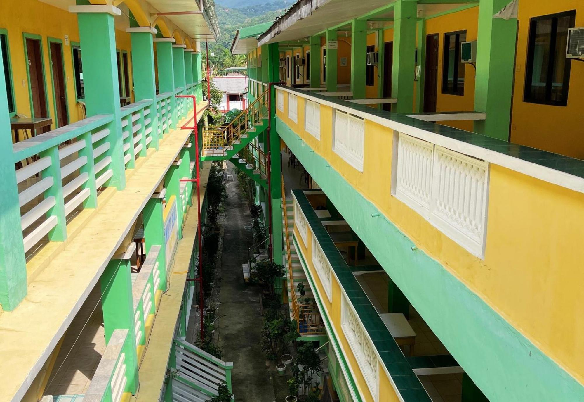 White Beach Hotel Puerto Galera Powered By Cocotel מראה חיצוני תמונה
