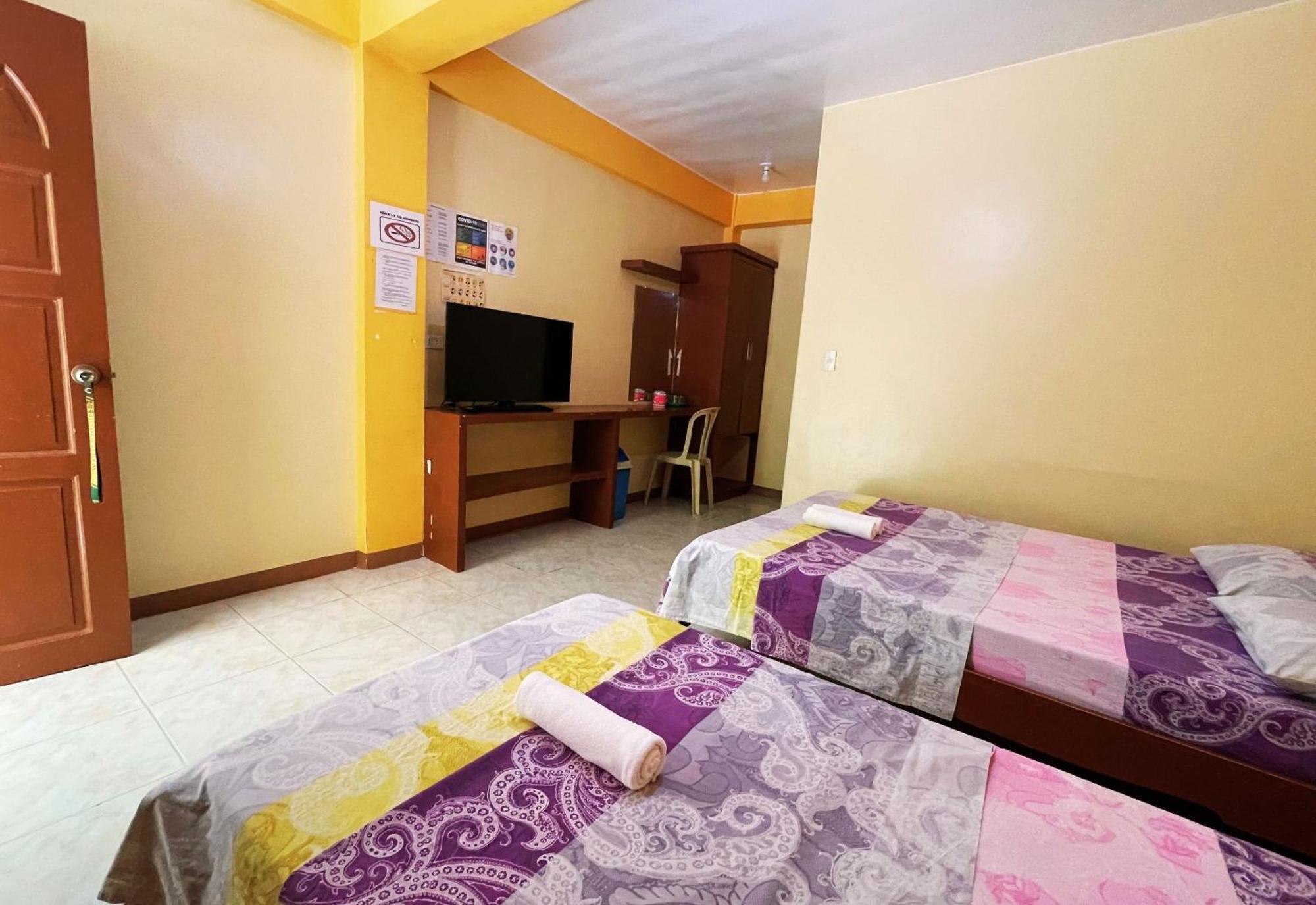White Beach Hotel Puerto Galera Powered By Cocotel חדר תמונה
