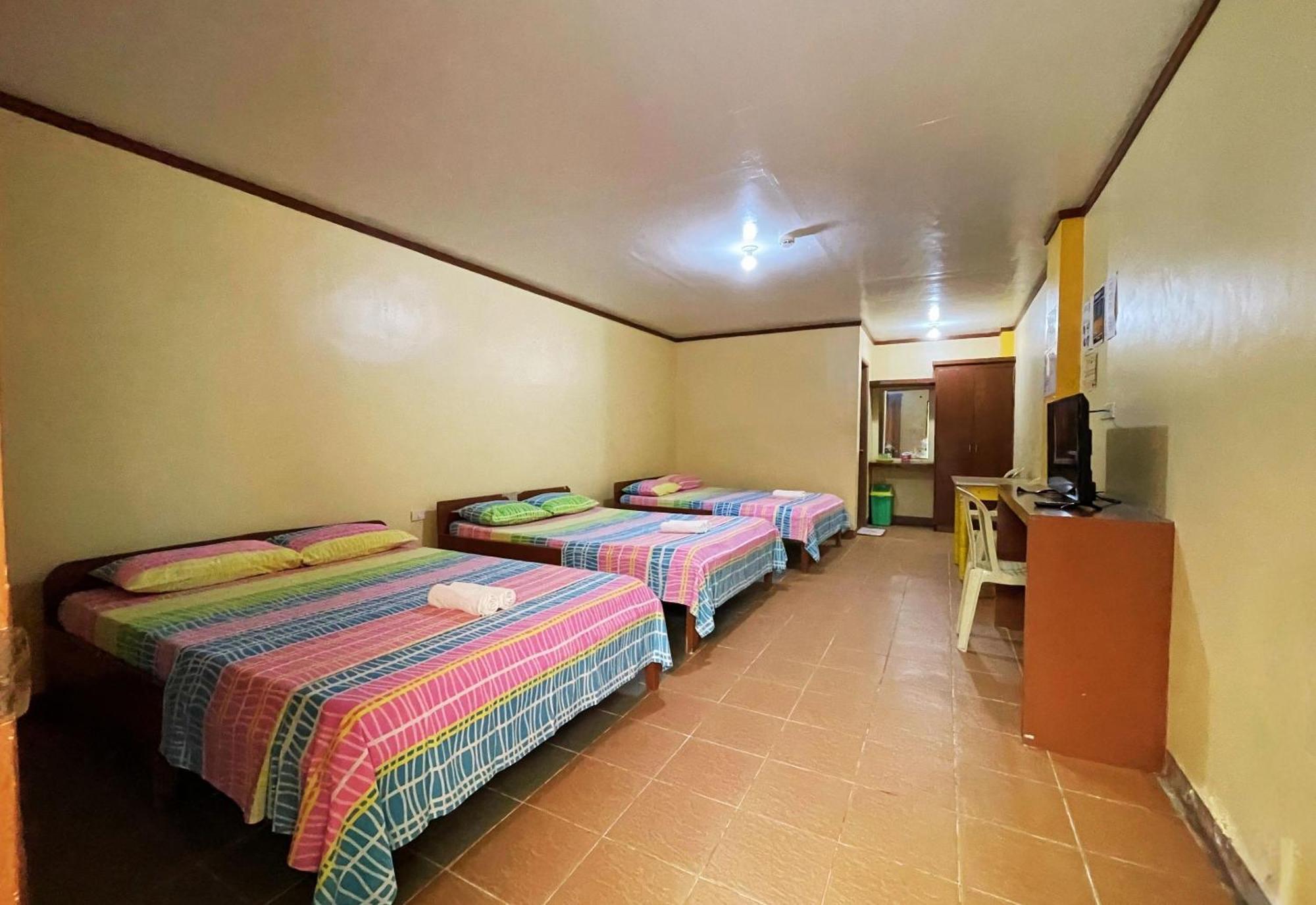 White Beach Hotel Puerto Galera Powered By Cocotel מראה חיצוני תמונה