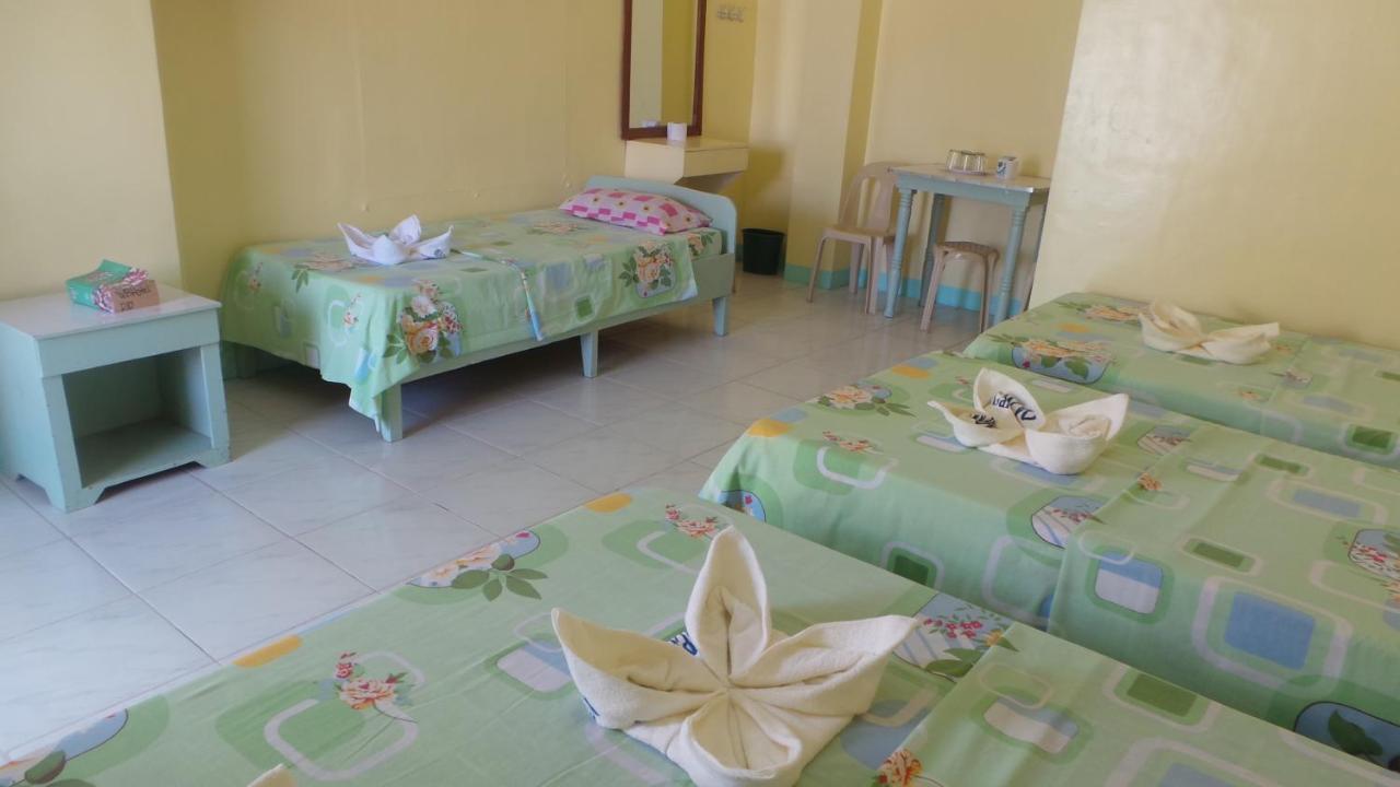 White Beach Hotel Puerto Galera Powered By Cocotel חדר תמונה